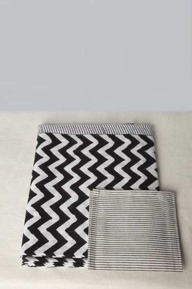 Chevron Black Tablecloth and Napkins Set - Orient 499