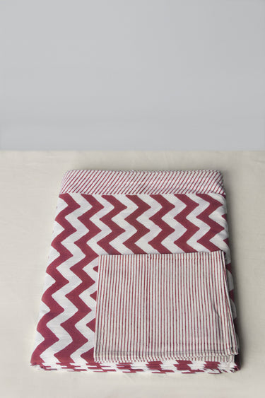Chevron Red Tablecloth and Napkins Set - Orient 499